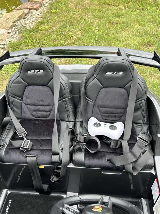 Дитячий електромобіль Porsche 911 GT3 640W: двомісний, швидкість 12км