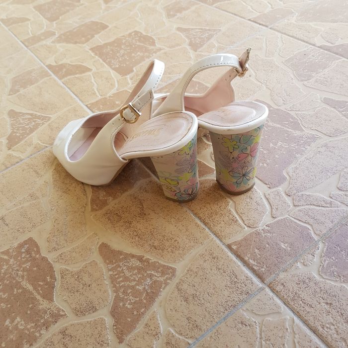 Босоніжки жіночій