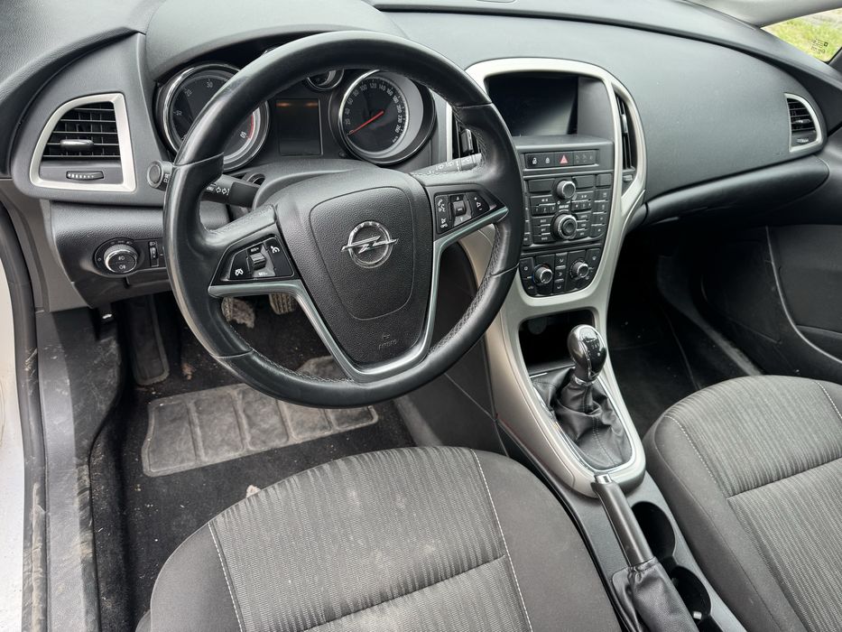 Opel Astra 1.7 rok 2011