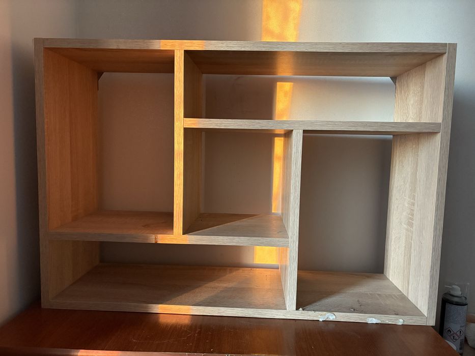 Полички для книг та комод