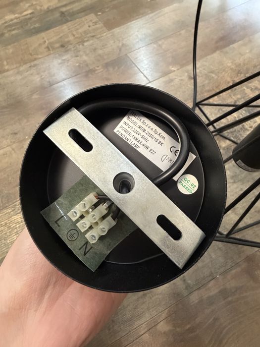 Sprzedam lampe oprawe na zarowke wiszaca