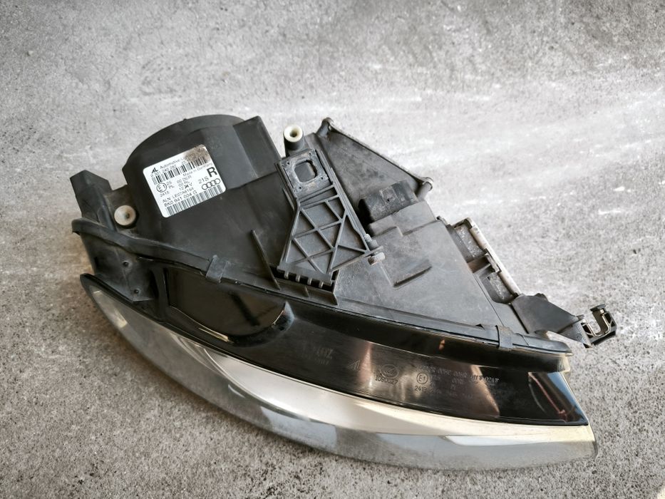 Audi a4 b8 S4 lampa skrętna bixenon