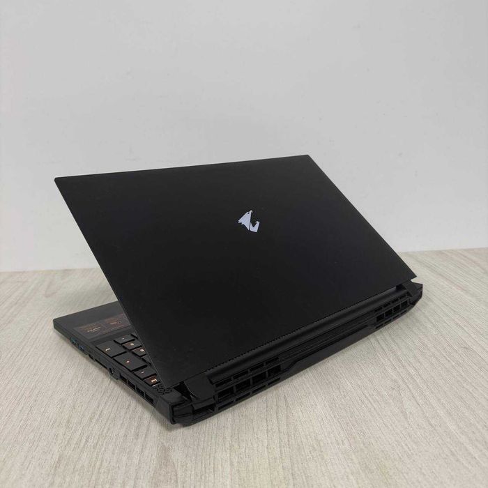 Gigabyte Aorus 15P XD	 240Hz i7 11800H 16Gb SSD 1Tb RTX 3070