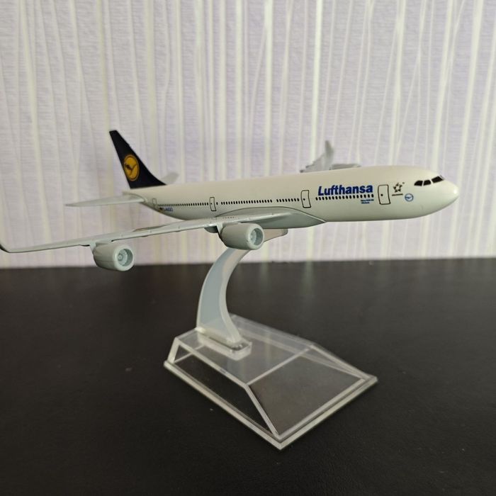 Модель літака самолёт