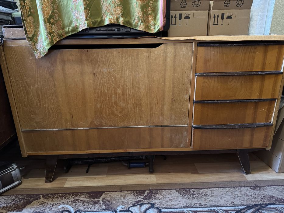 Віддам безкоштовно меблевий гарнітур. Самовивіз.