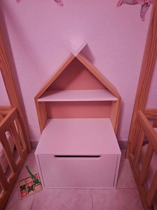 Vendo mesa de cabeceira montessori como nova