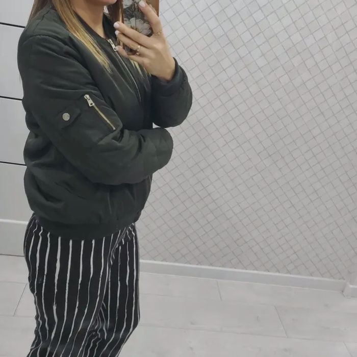 Бомбер жіночий..