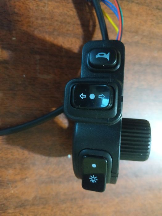 Мото повороти сигнал, кнопки на руль