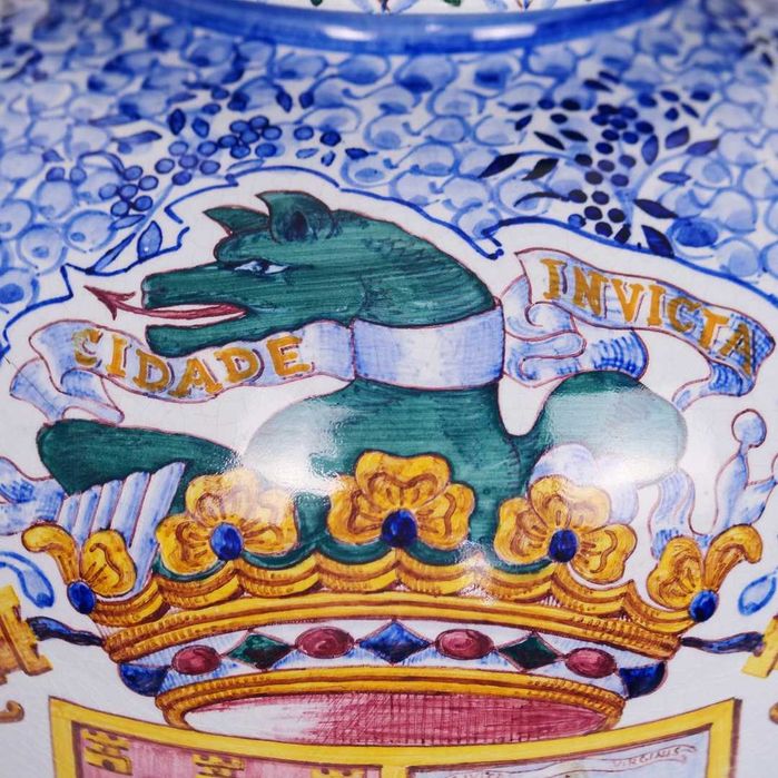 Imponente ânfora em faiança da Fábrica do Carvalhinho