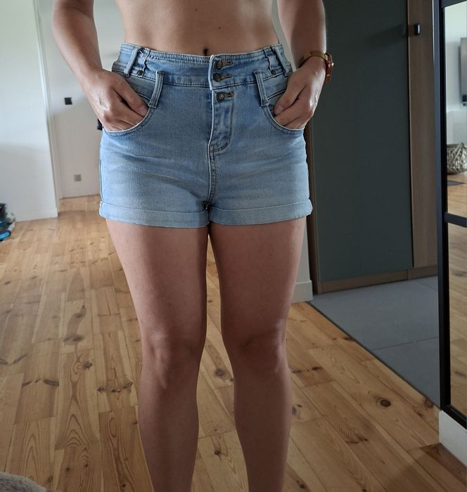Krotkie Spodenki jeansowe