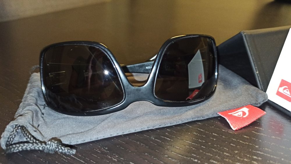 Vendo oculos de sol Quiksilver Dinero