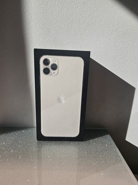 Pudełko od iPhone 11 pro max biały