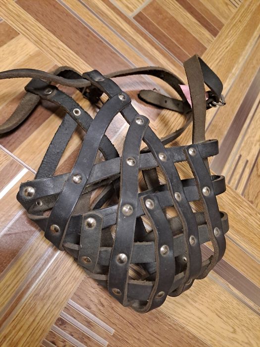 Намордник кожаный на крупную  собаку