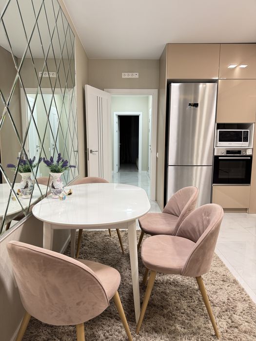 Трьохкімнатна квартра, вид на парк, дизайнерський ремонт для себе