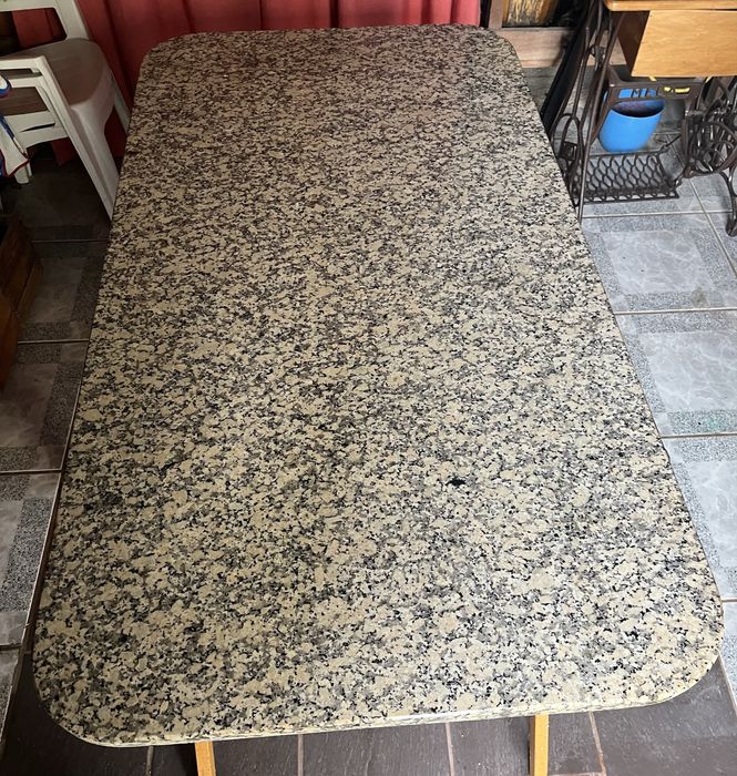 Vendo estrutura de mesa.