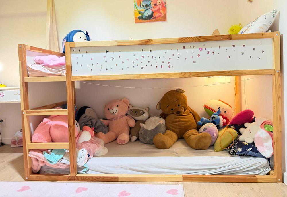 Łóżko Ikea Kura plus dwa materace plus lampka