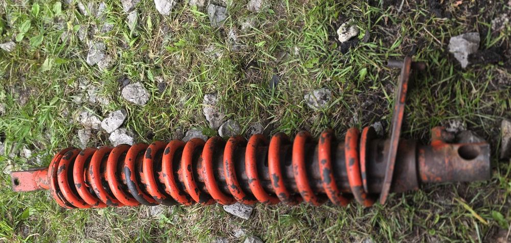 Siłownik podnoszenia heder kombajn Deutz Fahr M2480,2680 inne