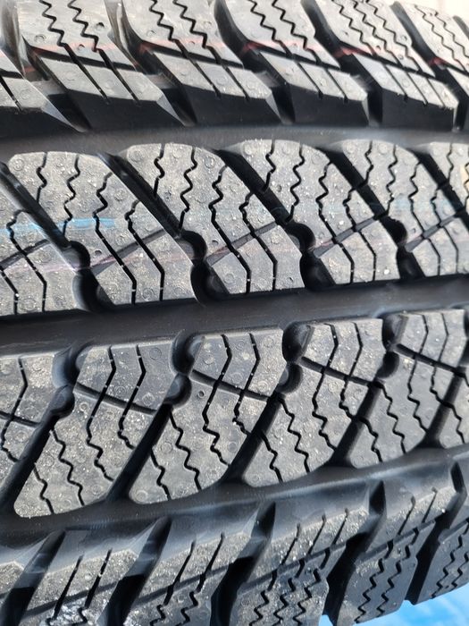 Opona 235/65r16C semperit van grip3