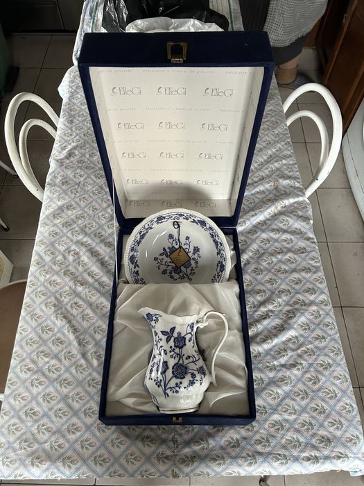 Jarro com taça em porcelana Limoges