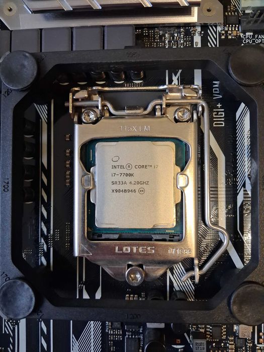 Intel i7-7700K 4.20GHz 8MB + chłodznie