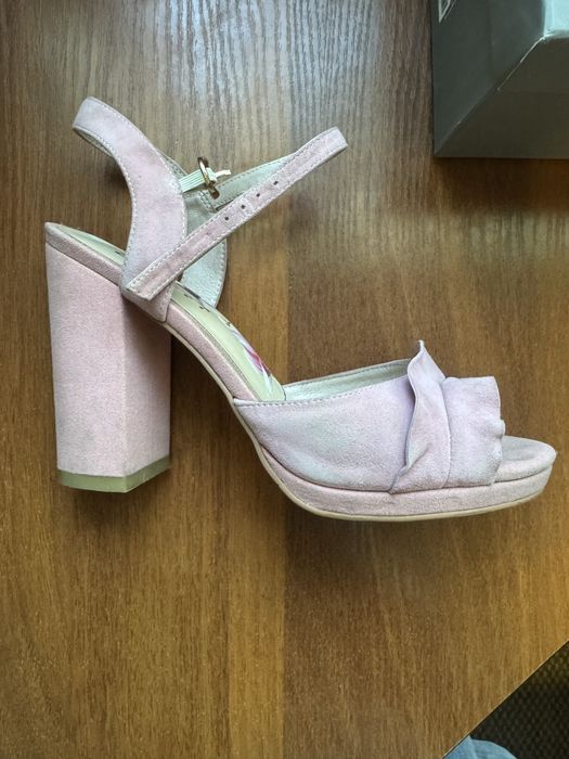 Стильні босоніжки фірми gotti