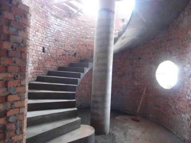 Сходи на замовлення під ключ, дерево, метал, обшивка, металеві каркаси