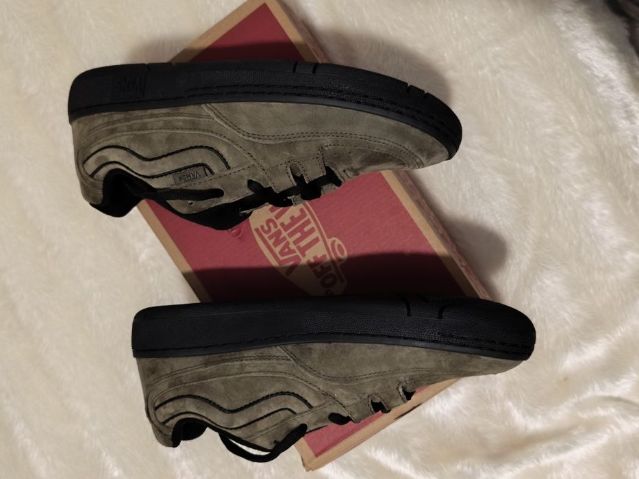 Sapatilhas Vans novas, em couro