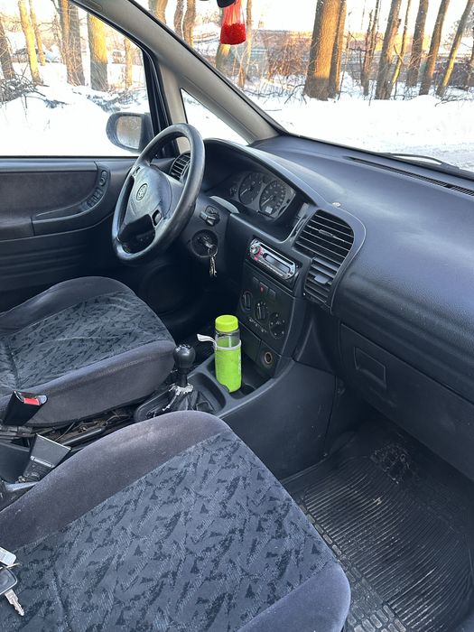 Продам Нерозмитнену Opel Zafira 2.0DTI