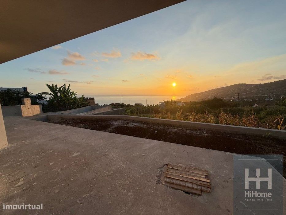 Moradia T2+1 na Calheta com piscina e vista mar