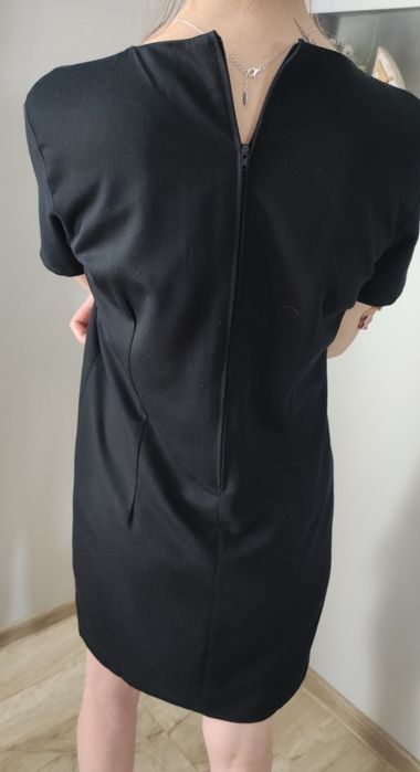 Elegancka sukienka mała czarna m