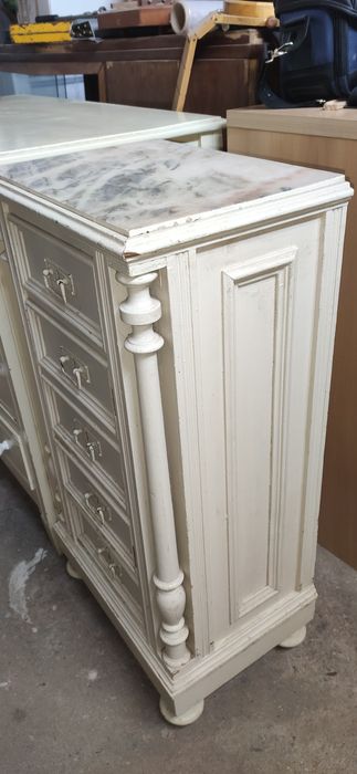 Cabeceira alta com tampo em mármore