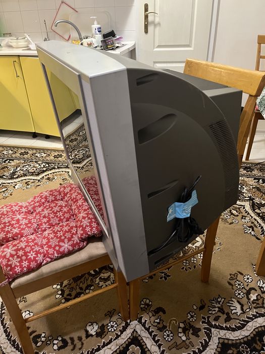 Samsung plano 68 см діагональ