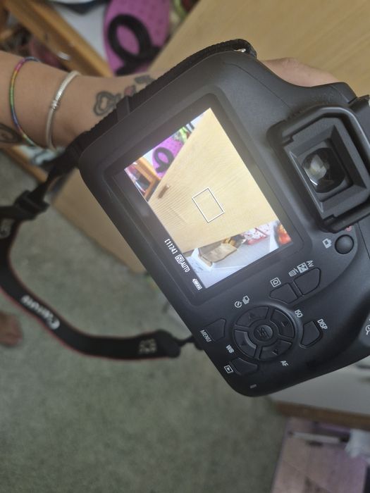 Câmera Fotográfica em Excelente Estado – Pronta para Usar!
​Vendo
