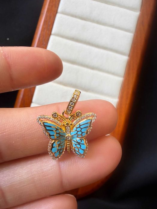 Colar com Pingente de Borboleta Azul em Prata 925 Banhada a Ouro Necklace in 925 Sterling Silver