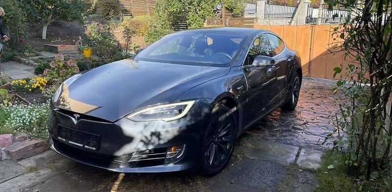Tesla Model S 2018