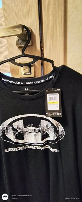 Чоловіча спортивна футболка від бренду Under armour.