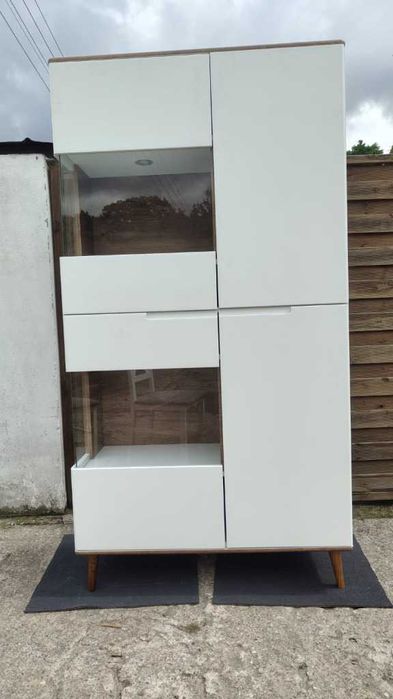 Witryna Vincent Agata Meble biała styl skandynawski + oświetlenie LED