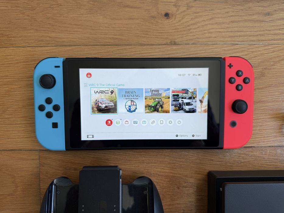 Nintendo Switch Azul e Vermelha COMPLETA (Caixa completa + Bolsa + Grip Ergonómico + Extras)