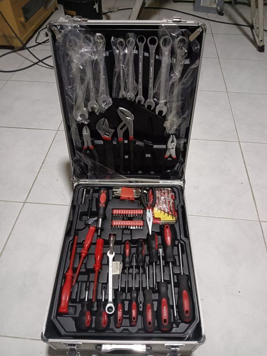 Mala ferramenta com rodas