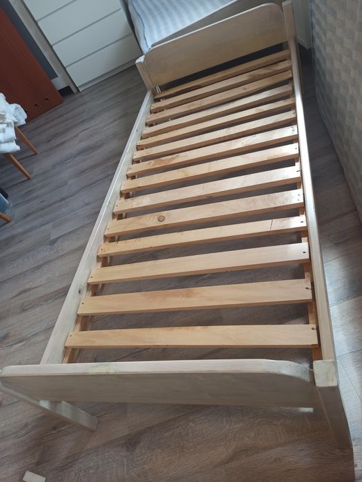 Łóżko sosnowe z materacem 90x200