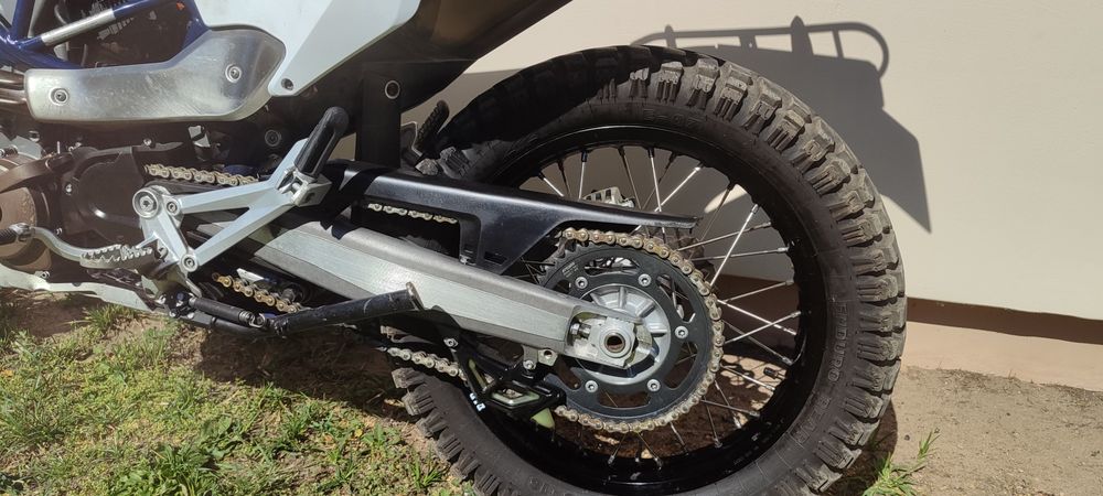 Husqvarna 701 Enduro KTM 690