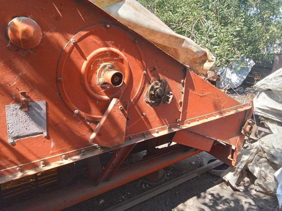 Зернозбиральний комбайн причіпний