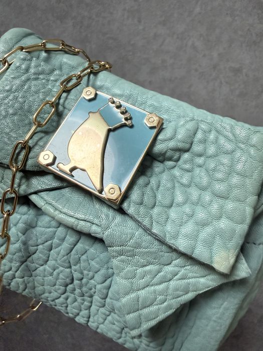 Кожаная сумочка на цепочке мятного цвета  Red Valentino