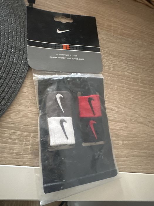 Nike finger sleeves