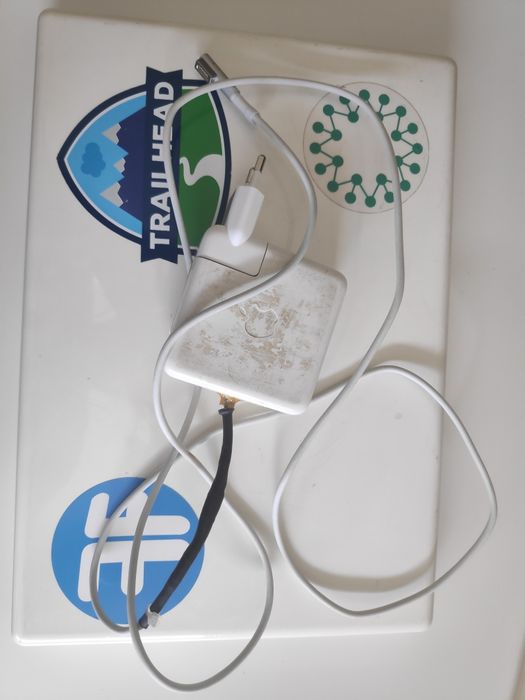 Macbook White + adaptador dvi