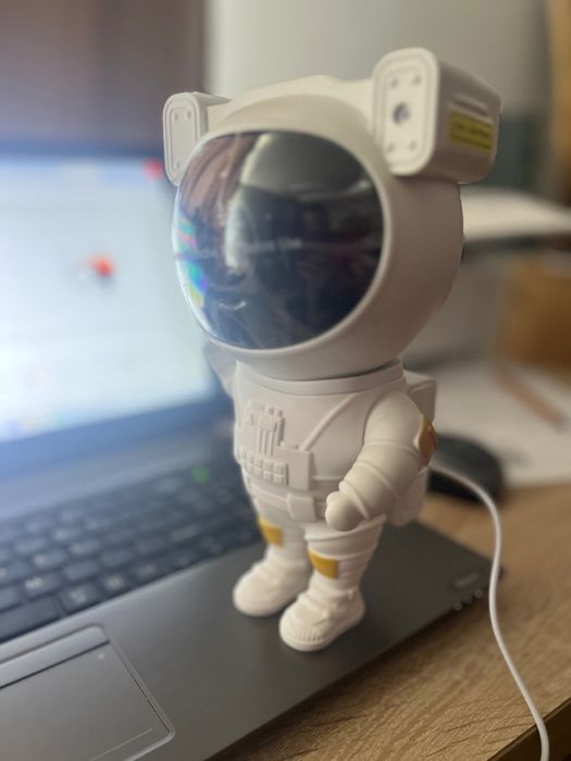 Lampka projektor gwiazd astronauta