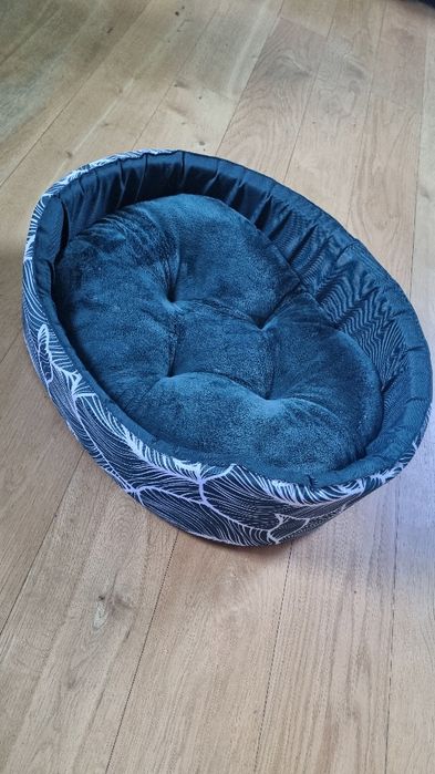 Ciemnozielone legowisko dla małego psa