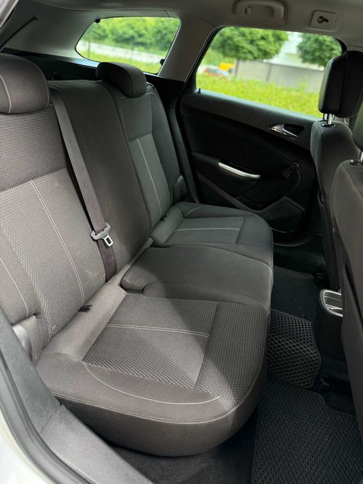 Продам авто Opel Astra J