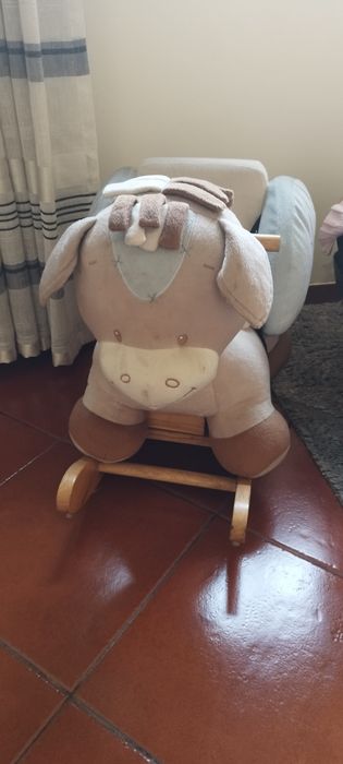 Cavalo de baloiço bebe