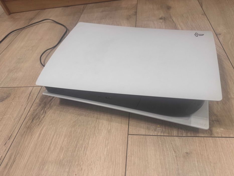 PS5 z napędem + 2pady + 2gry + Sluchawki Sony Pulse + SSD 2TB + uchwyt